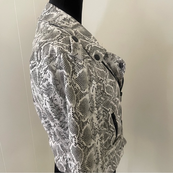 Snake print faux leather jacket - Picture 5 of 8